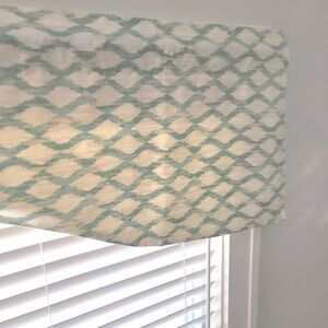 NEW SCALLOPED VALANCE FULLY LINED 99" X 17" KELLY RIPA HOME FABRIC